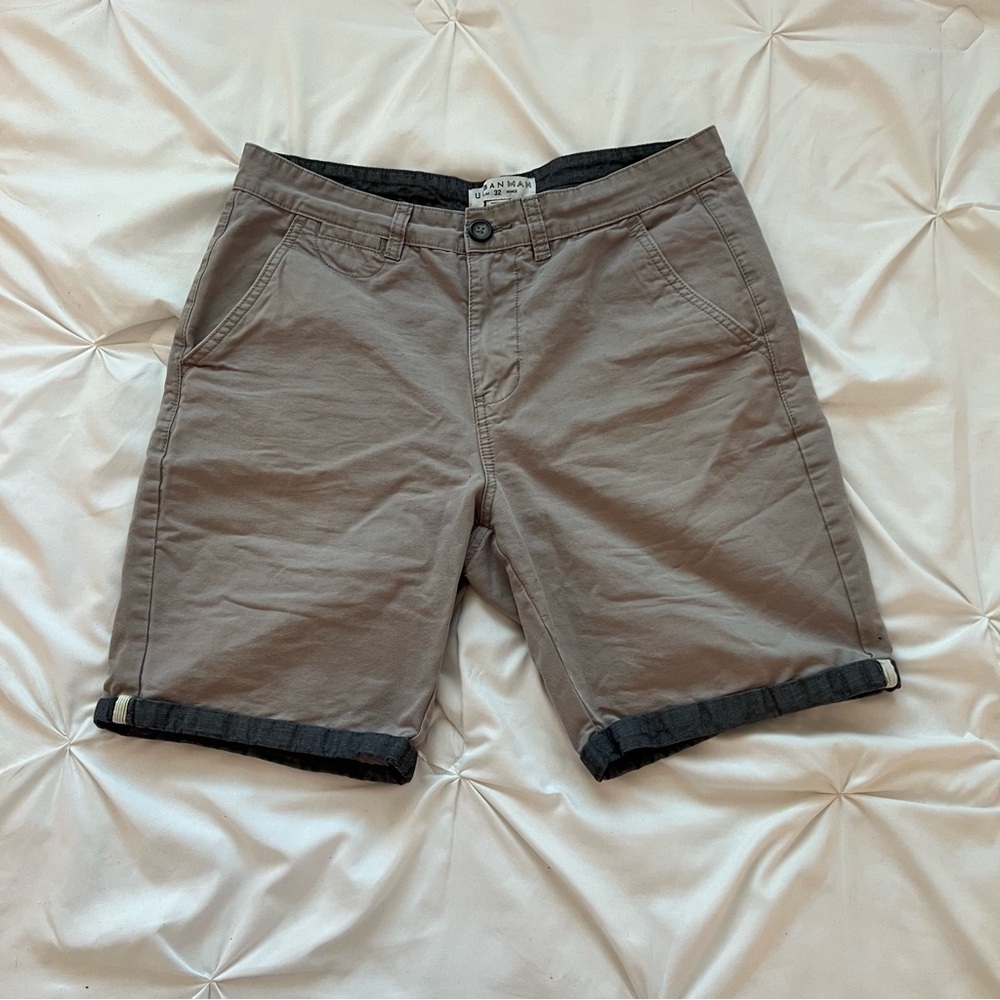 Urban Man grey rolled men’s summer golf shorts